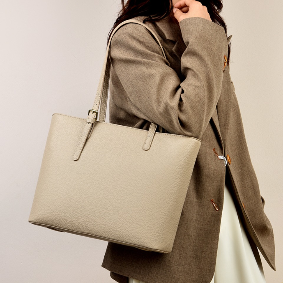 กระเป๋าสะพายไหล่ผู้หญิงสีพื้น  - Women Bags On Sale บทวิจารณ์และราคา