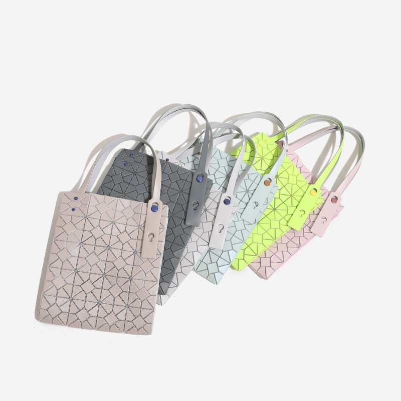 กระเป๋าโท้ทลายเพชรเรขาคณิตแฟชั - Women Bags 2026 Trends บทวิจารณ์และราคา